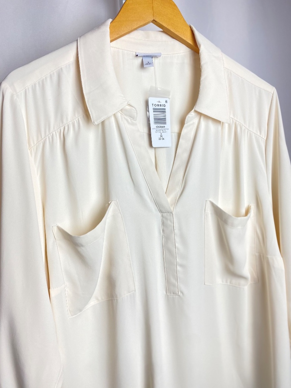 NWT Torrid Harper Womens Plus Size Cream 3/4 Roll Tab Sleeves Pullover Blouse 3X - Picture 6 of 9